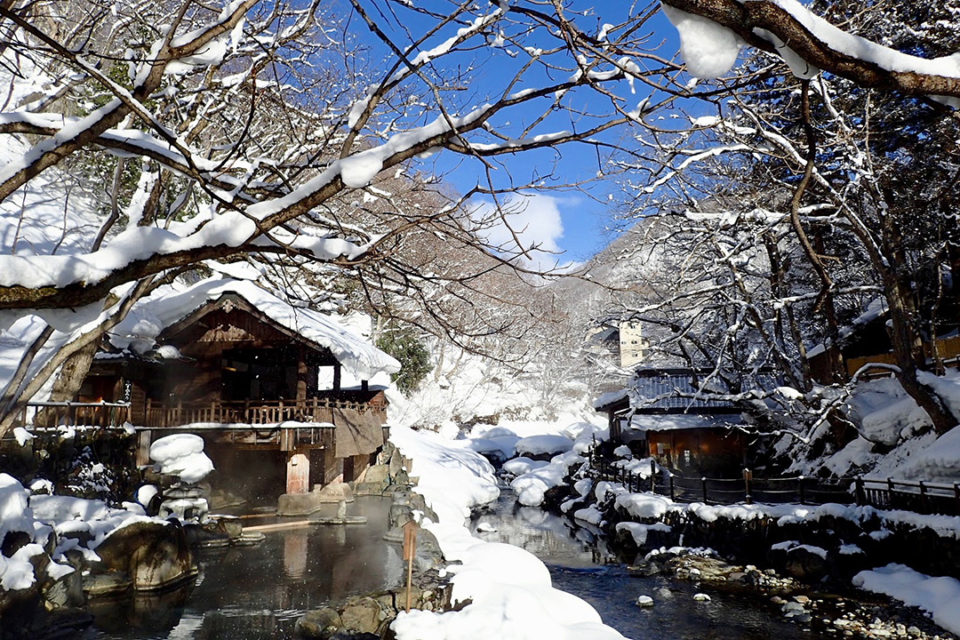 แช่ออนเซนกลางหิมะ Takaragawa Onsen